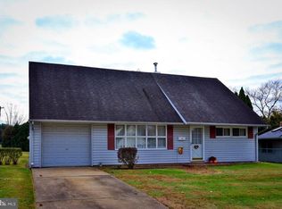 6 Queen Anne Rd, Levittown, PA 19057