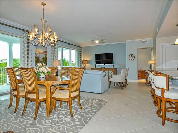3rd image of 933 Bay Colony Dr S