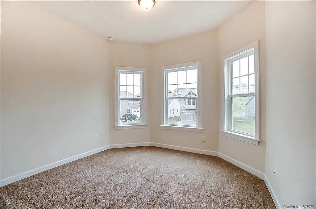 4 bed, 2.5 bath, 3451 sqft, $900 — Photo 4