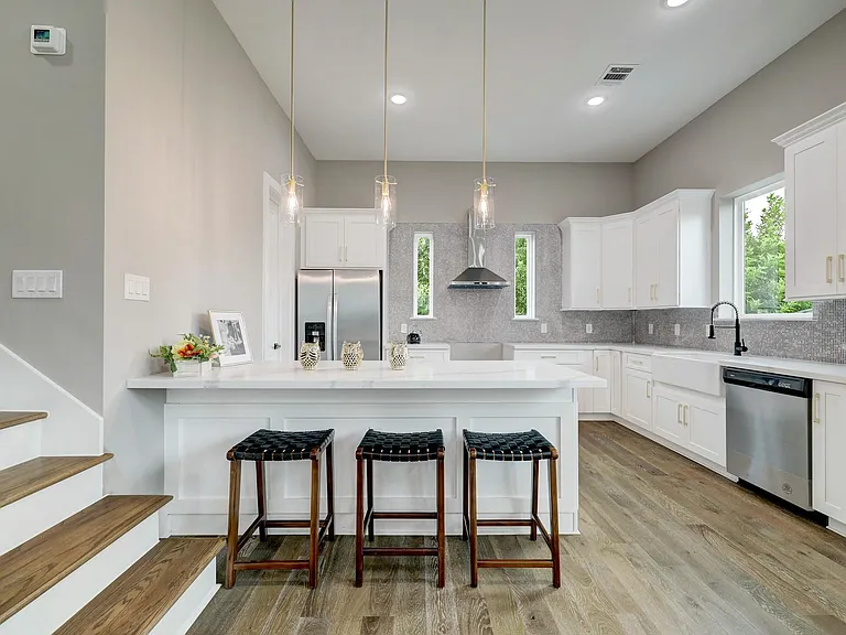 1411 W 23rd St — Photo 14
