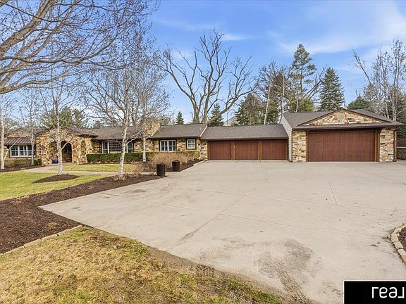 4th image of 805 Ridgewood Ave