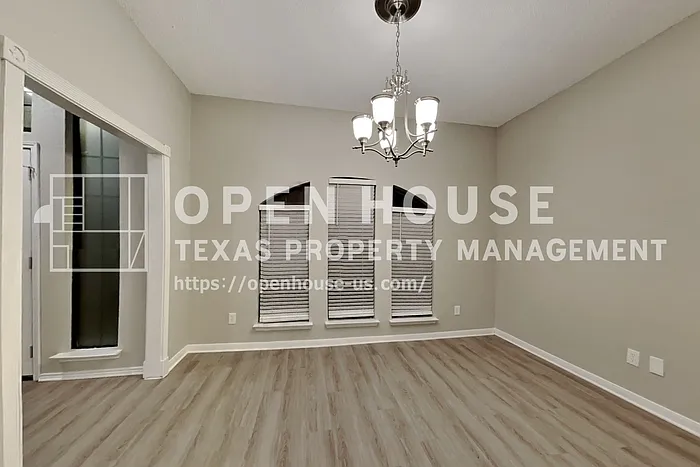 1052 Fairview Dr — Photo 8