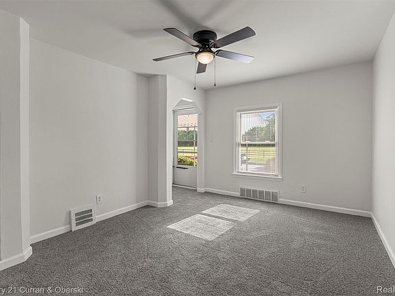 3rd image of 6719 Parkland St