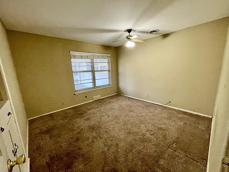 1217 Linden Dr — Photo 9