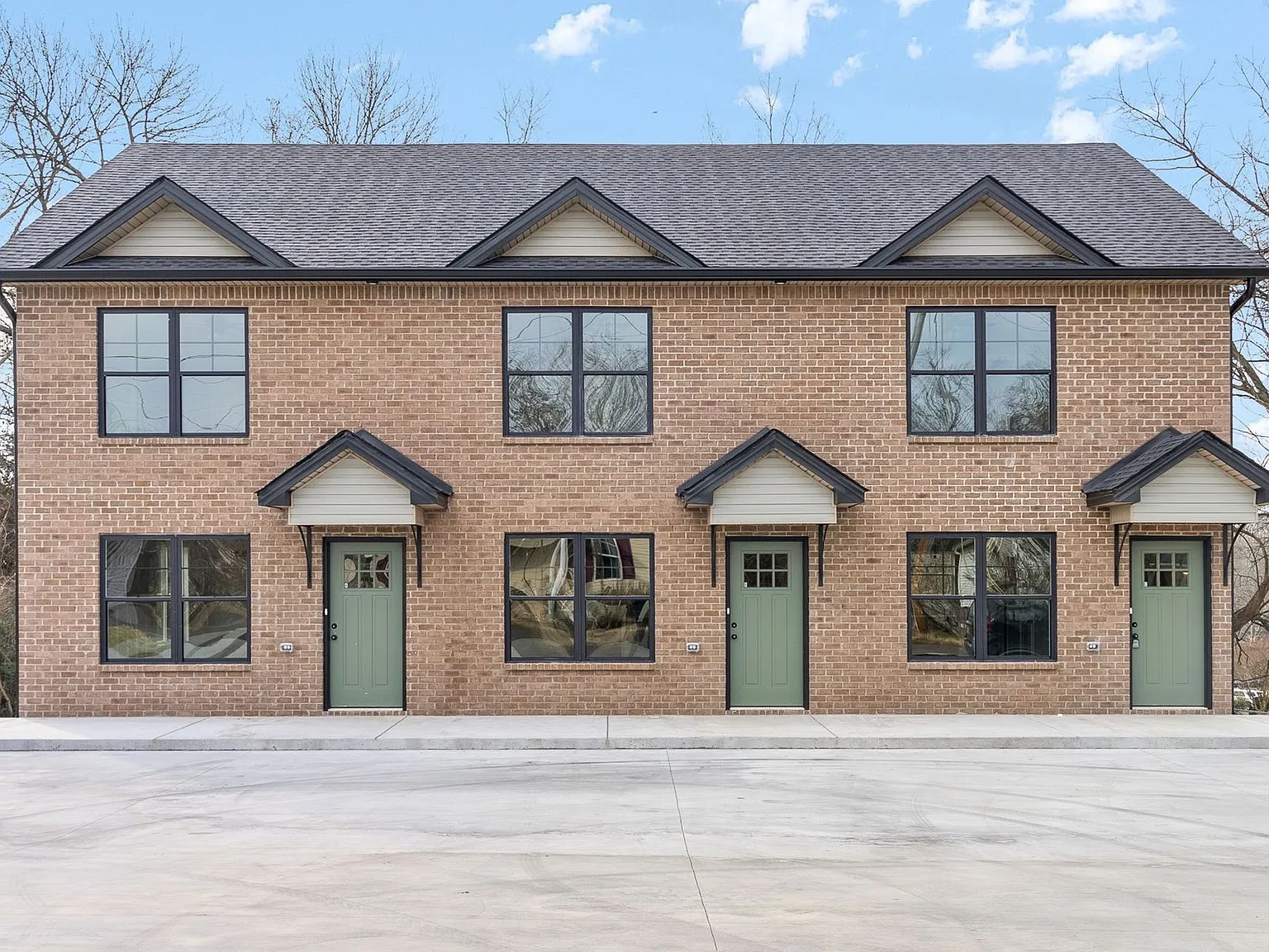 2 Bedroom Pet Friendly Townhomes For Rent! — Photo 1