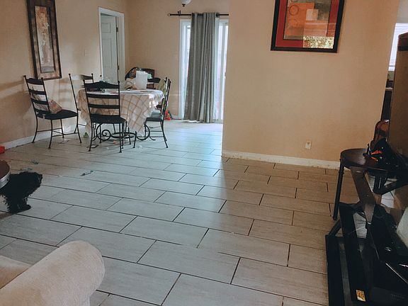 3rd image of 2834 Lincoln Ln