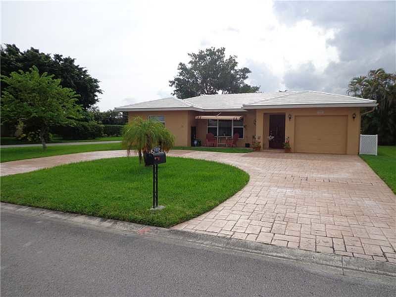 1st image of 8020 NW 101st Ave