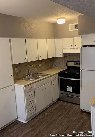 1 bed, 1.0 bath, 600 sqft, $825 — Photo 3