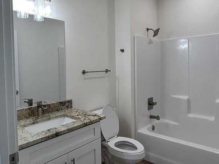 3800 Cambridge Dr #713 — Photo 7