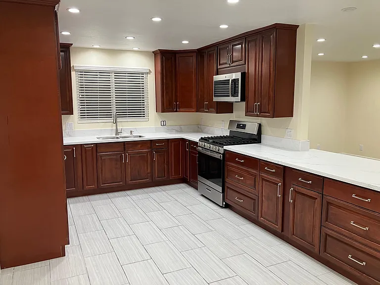 334 Crocker Ave — Photo 4