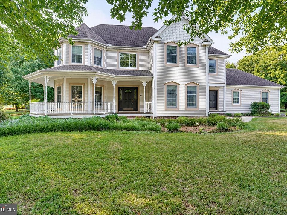 1st image of 4 Woodcock Ct