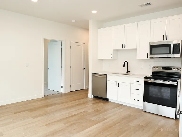 The Scheidler | 1BR+Den/1BA |850Sq.Ft.