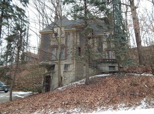 1731 Beverly Hills Dr, Euclid, OH