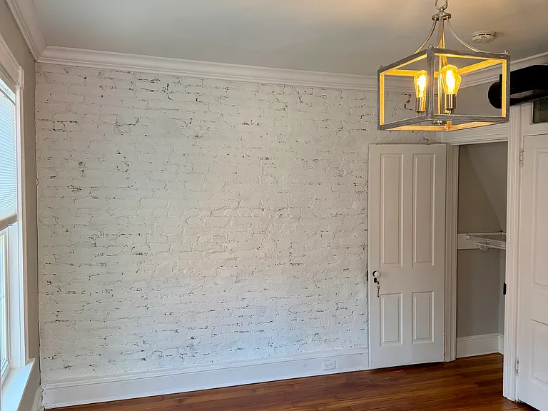 549 E Marion St — Photo 13