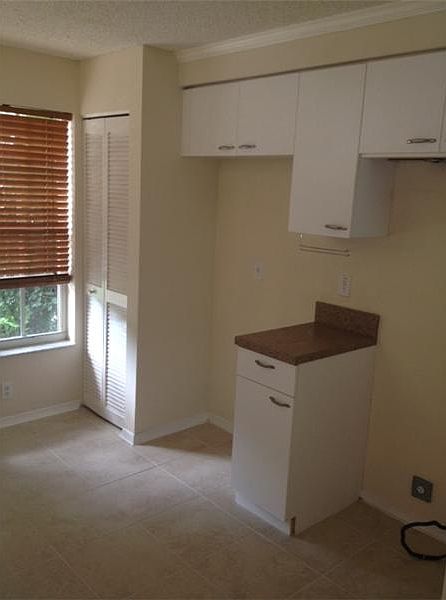 2nd image of 8030 Sanibel Dr
