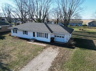 2313 N State Route 1, Watseka, IL 60970