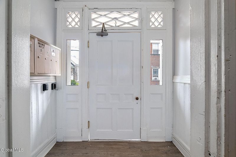 4th image of 21 N Ferry Street