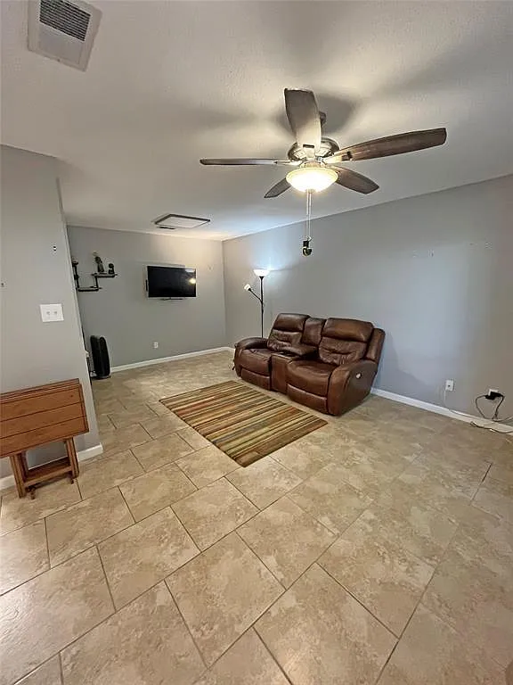 1 bed, 1.0 bath, 578 sqft, $1,100 — Photo 3