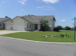 1000 Waters Edge Cir, Avon, MN 56310