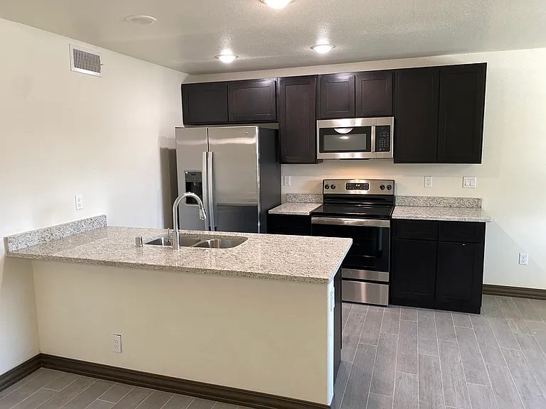 107 Linden St #3C — Photo 5
