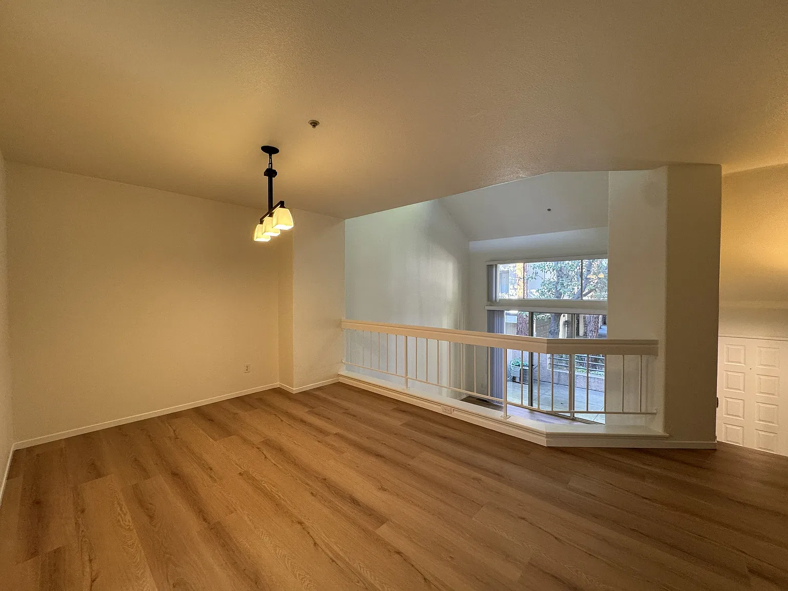 Modern 2 bed 2 bath townhome in North San Jose — Photo 3
