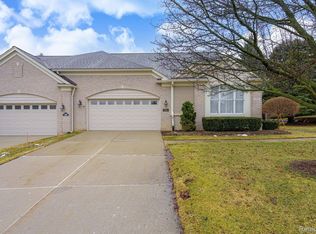 512 Wyngate Dr, Rochester, MI 48307