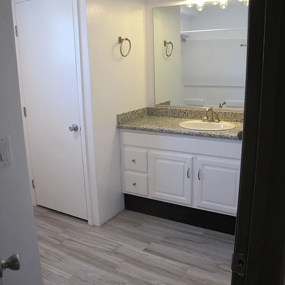 1122 E Water St — Photo 10