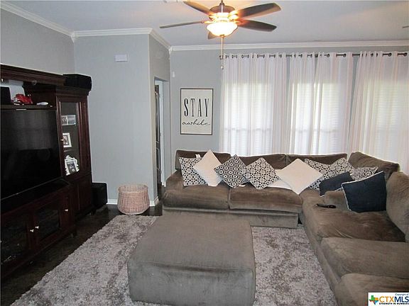 5th image of 403 Chaparral Dr