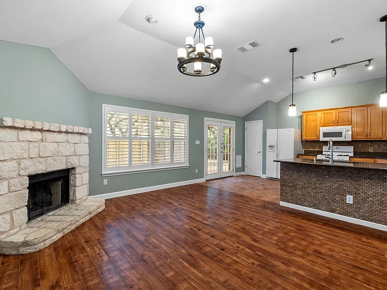 1310 Brighton Bend Ln — Photo 8