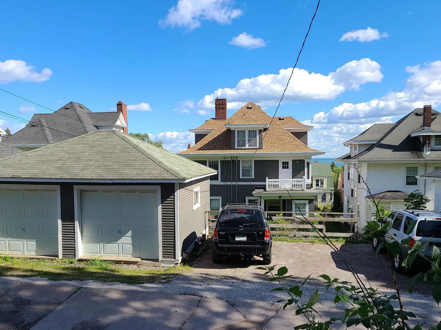 6 bed, 10 sqft, $3,570 — Photo 2