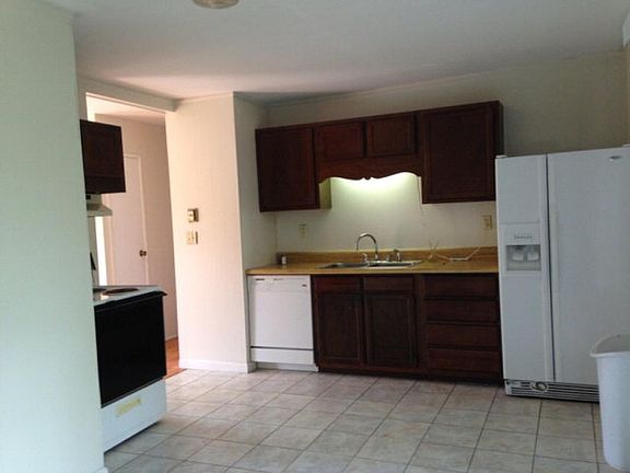 3rd image of 164 Canterbury Dr
