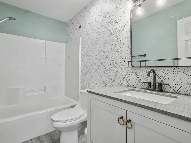 404 Clairemore Cir — Photo 18