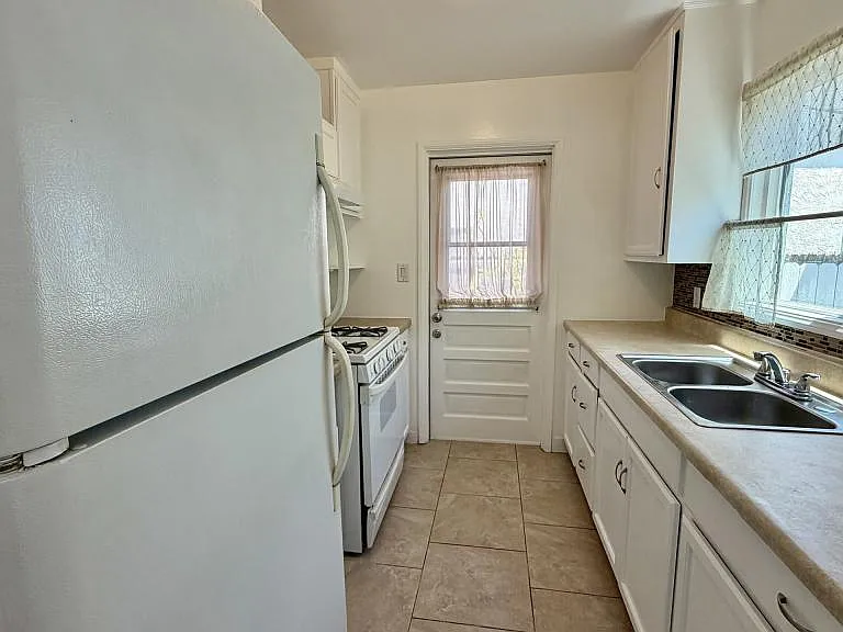 4668 Mississippi St — Photo 18