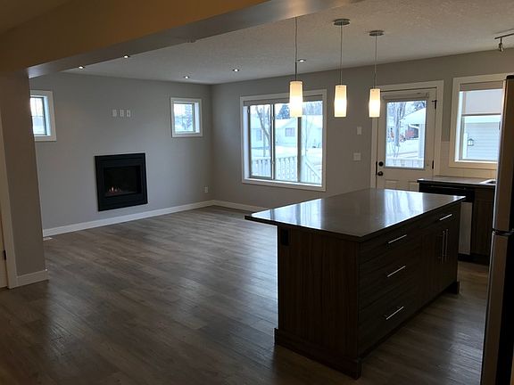 3rd image of 22 Banff Ct W