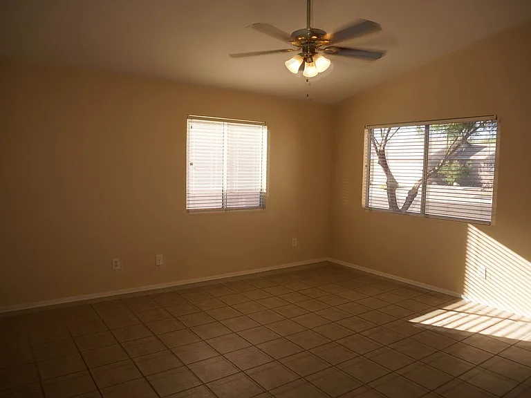 2201 S Saint Suzanne Dr — Photo 39