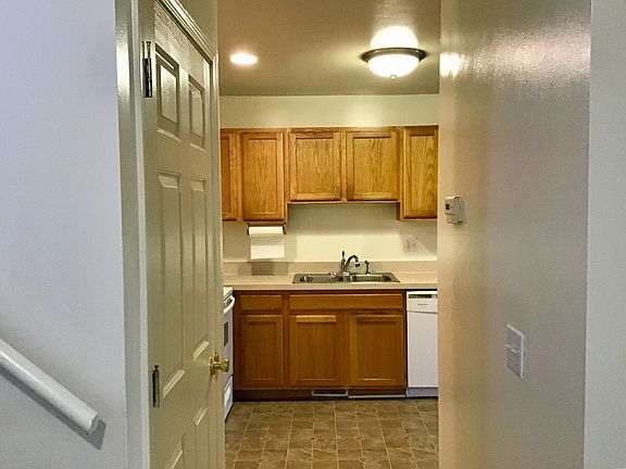3rd image of 146 Legacy Park Cir