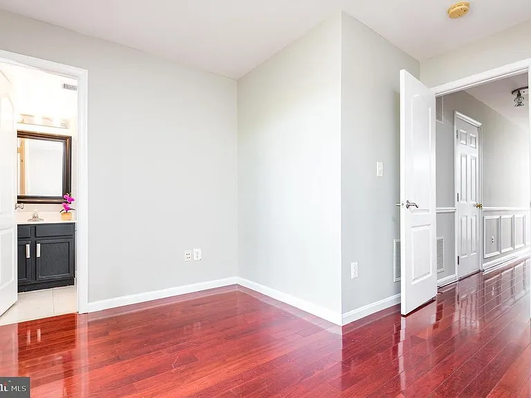 42092 Tanzanite Ter — Photo 21
