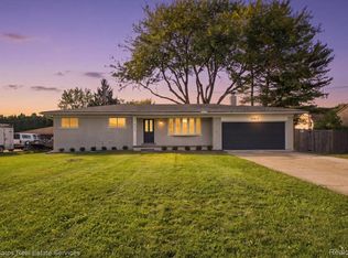 39917 Bridgeview St, Harrison Township, MI 48045
