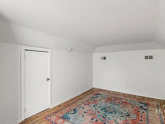 534 E Waldburg St #B — Photo 13