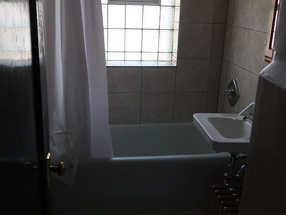 3rd image of 848 W Montrose Ave #2