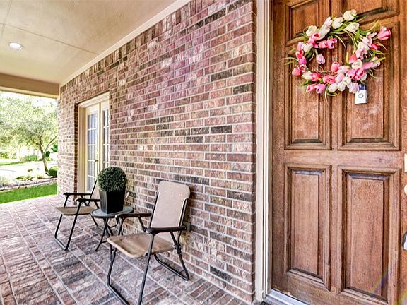 4th image of 15 Golden Orchard Pl