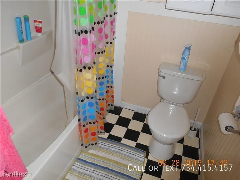 518 Lawrence St — Photo 16