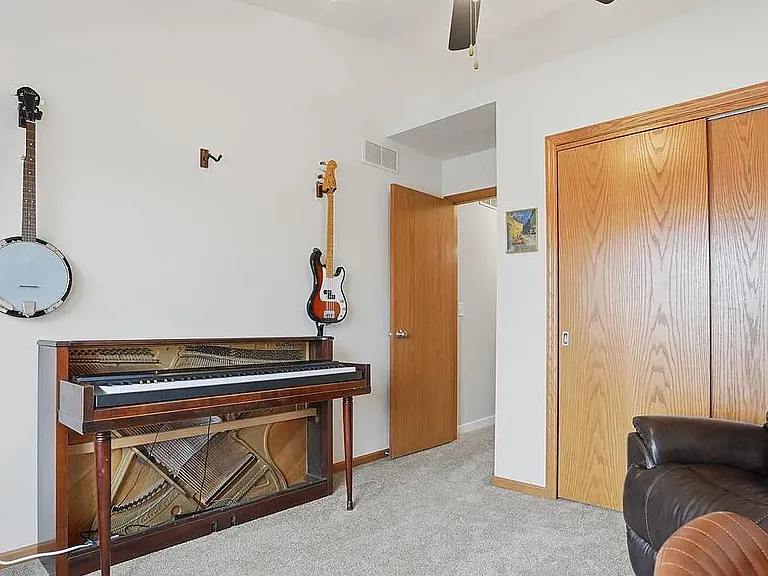 295 Hickory Ct — Photo 13