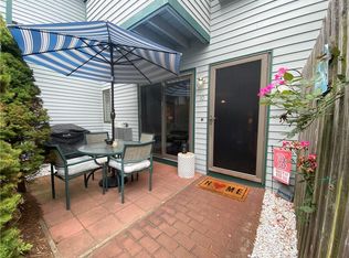 661 Metacom Ave APT 10, Bristol, RI 02809