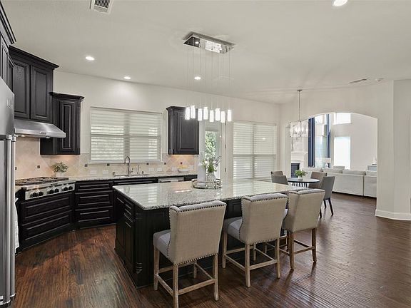 2nd image of 800 Glen Abbey Dr