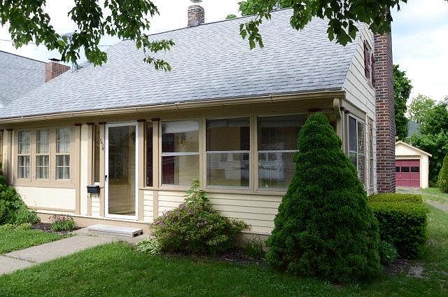 1st image of 954 Bridgman St