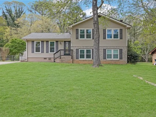 2531 Falcon Ridge Dr, Grayson, GA 30017