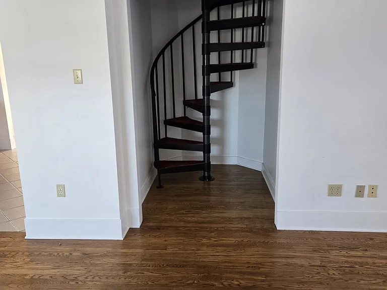2622 Thomas St — Photo 15