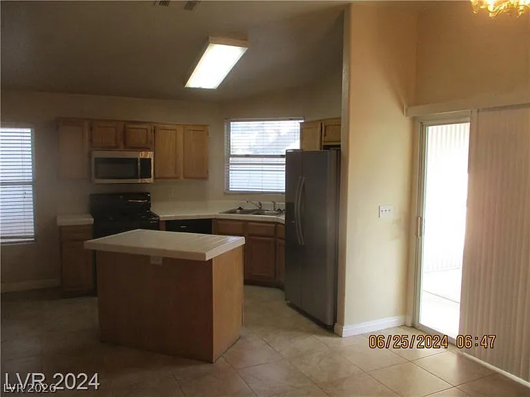 8216 Grassy Point Cir — Photo 15