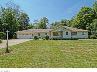 5760 Spring Grove Dr, Solon, OH 44139